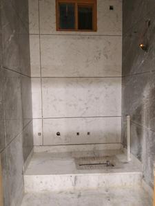 Common Bathroom Image of 1250 Sq.ft 4 BHK Apartment / Flat for sale in Sector 4 Rohini New Delhi for Rs. 6000000