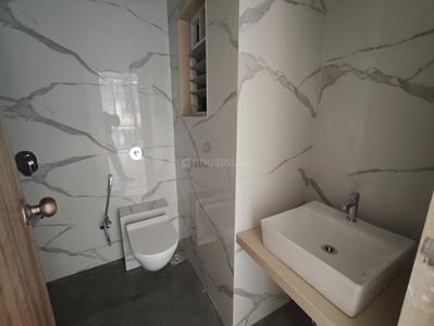 Bathroom Image of 1525 Sq.ft 3 BHK Apartment / Flat for sale in Santacruz West Mumbai for Rs. 57000000