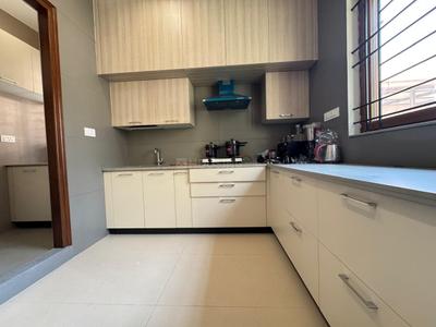 Kitchen Image of 1200 Sq.ft 2 BHK Apartment / Flat for rent in Indira Nagar Bengaluru for Rs. 75000