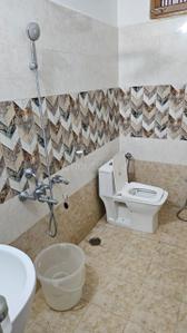 Bathroom Image of 1650 Sq.ft 3 BHK Apartment / Flat for rent in Omaxe The Palace, Gomti Nagar Lucknow for Rs. 59000