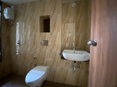Bathroom Image of 800 Sq.ft 2 BHK Apartment / Flat for sale in Lodha Amara, Kolshet Thane for Rs. 10200000