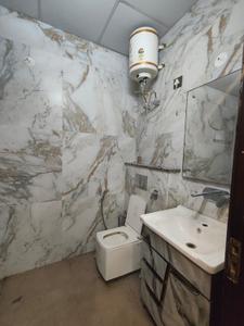 Bathroom Image of 2500 Sq.ft 3 BHK Builder Floor for rent in Sector 40 Gurgaon for Rs. 60000