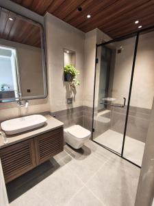 Bathroom Image of 1800 Sq.ft 4 BHK Apartment / Flat for sale in The Skygaze, Bhayli Vadodara for Rs. 8800000