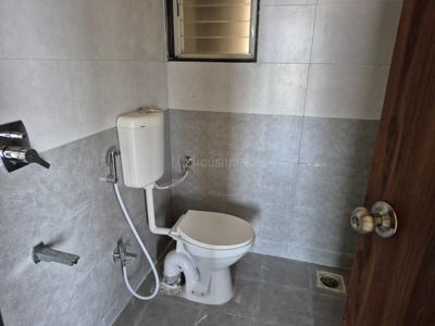 Bathroom Image of 800 Sq.ft 2 BHK Apartment / Flat for sale in Ravinanda Skylights, Wagholi Pune for Rs. 6300000