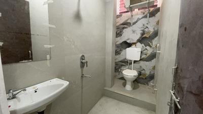 Bathroom Image of 600 Sq.ft 1 BHK Apartment / Flat for rent in Mahalakshmi Nagar Indore for Rs. 20000