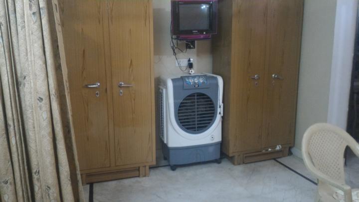 Bedroom Image of pg for girls in Moti Nagar, New Delhi