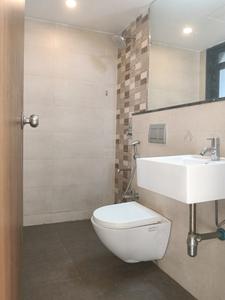 Common Bathroom Image of 900 Sq.ft 2 BHK Apartment / Flat for rent in Lodha Splendora Riverview by Lodha Group, Kasarvadavali Thane for Rs. 29000