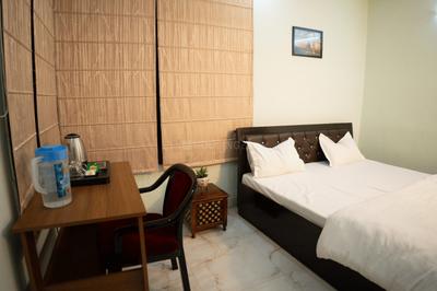Bedroom Image of 5500 Sq.ft 5 BHK Villa for rent in Ansal Palm Ville, Sushant Golf City Lucknow for Rs. 95000
