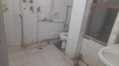 Bathroom Image of 150 Sq.ft 1 RK Independent House for rent in Mukherjee Nagar New Delhi for Rs. 14000
