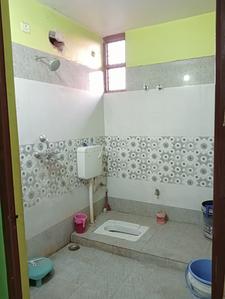 Bathroom Image of 1600 Sq.ft 4 BHK Independent House for rent in Karaundi Varanasi for Rs. 20000