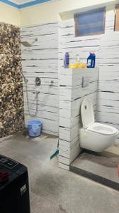 Bathroom Image of 1000 Sq.ft 2 BHK Apartment / Flat for rent in Alambagh Lucknow for Rs. 16000