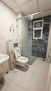 Bathroom Image of 1650 Sq.ft 3 BHK Apartment / Flat for rent in Omaxe The Palace, Gomti Nagar Lucknow for Rs. 35000