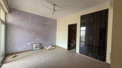 Bedroom Image of 1180 Sq.ft 2.5 BHK Apartment / Flat for sale in Amrapali Silicon City, Sector 76 Noida for Rs. 11800000