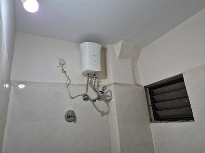 Bathroom Image of 600 Sq.ft 1 BHK Independent House for rent in Scheme No 114 Indore for Rs. 18000