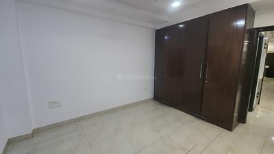 Bedroom Image of 1800 Sq.ft 3 BHK Builder Floor for rent in Surya Niketan New Delhi for Rs. 40000