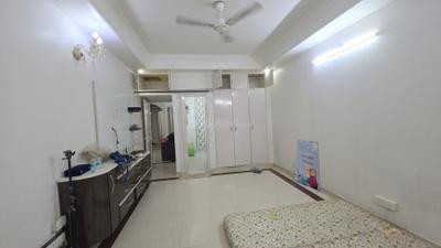 Bedroom Image of 1800 Sq.ft 3 BHK Builder Floor for rent in Freedom Fighters Enclave New Delhi for Rs. 50000