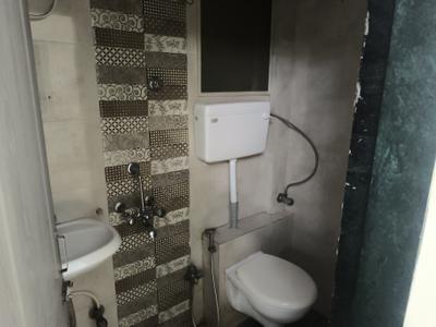 Bathroom Image of 550 Sq.ft 1 BHK Apartment / Flat for rent in Alfa Mana A M Residency, Mazgaon Mumbai for Rs. 45000