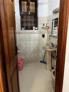 Bathroom Image of 3500 Sq.ft 9 BHK Independent House for sale in Sector 40 Gurgaon for Rs. 65000000