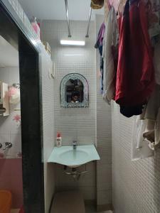 Bathroom Image of 550 Sq.ft 1 BHK Apartment / Flat for rent in Kopar Khairane Navi Mumbai for Rs. 28000
