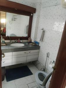 Bathroom Image of 4500 Sq.ft 3 BHK Builder Floor for sale in Safdarjung Enclave New Delhi for Rs. 84900000
