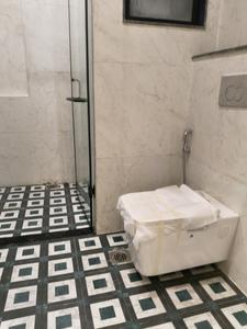 Common Bathroom Image of 3200 Sq.ft 4 BHK Builder Floor for sale in Palam Vihar Gurgaon for Rs. 30000000
