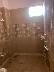 Bathroom Image of 1150 Sq.ft 2 BHK Apartment / Flat for rent in Omicron III Greater Noida for Rs. 18000
