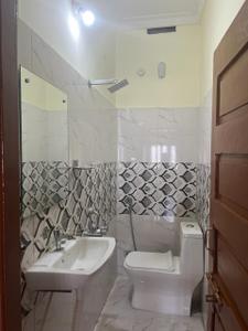 Bathroom Image of 1800 Sq.ft 4 BHK Builder Floor for rent in West Marredpally Secunderabad for Rs. 32000