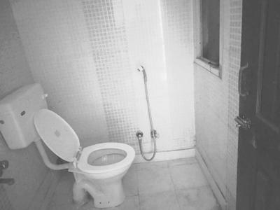 Bathroom Image of 605 Sq.ft 1 BHK Apartment / Flat for sale in Satyam Shivam Apartment, Manavta Nagar Indore for Rs. 2000000