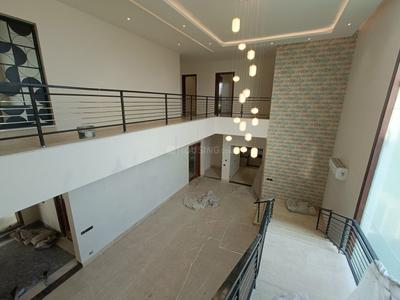 Balcony Image of 9000 Sq.ft 5 BHK Villa for sale in Chhattarpur New Delhi for Rs. 150000000