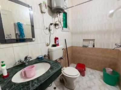 Bathroom Image of 2000 Sq.ft 2 BHK Builder Floor for rent in Surendra Home South City 1, Sector 41 Gurgaon for Rs. 52000