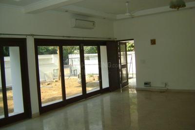 Bedroom Image of 8000 Sq.ft 7 BHK Independent House for sale in Maharani Bagh New Delhi for Rs. 850000000