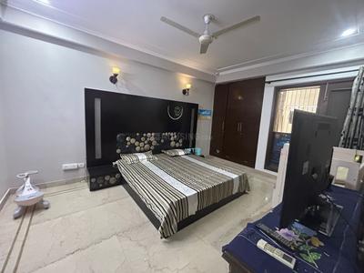 Bedroom Image of 3000 Sq.ft 4 BHK Builder Floor for sale in Kailash Colony New Delhi for Rs. 65000000