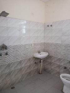 Bathroom Image of 3000 Sq.ft 3.5 BHK Apartment / Flat for rent in Omega 1 Greater Noida for Rs. 35000