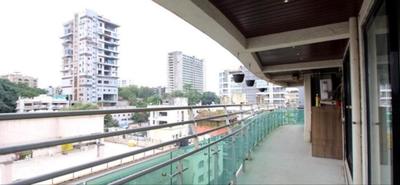 Balcony Image of 6000 Sq.ft 4 BHK Penthouse for sale in Bandra West Mumbai for Rs. 187500000