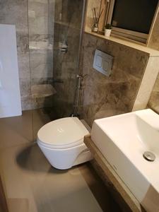 Common Bathroom Image of 1445 Sq.ft 3 BHK Apartment / Flat for sale in Colaba Mumbai for Rs. 102500000