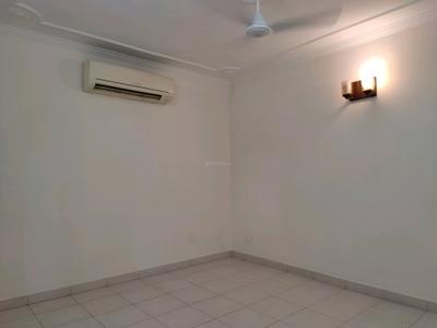 Dining Area Image of 1800 Sq.ft 4 BHK Apartment / Flat for rent in Sarita Vihar New Delhi for Rs. 75000