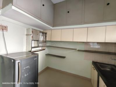 Kitchen Image of 1000 Sq.ft 2 BHK Builder Floor for rent in Subhanpura Vadodara for Rs. 15500