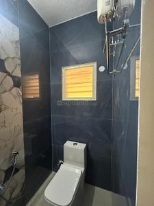 Bathroom Image of 1200 Sq.ft 2.5 BHK Builder Floor for rent in Velachery Chennai for Rs. 25000