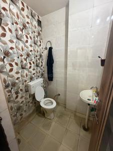 Bathroom Image of 550 Sq.ft 2 BHK Builder Floor for rent in Uttam Nagar New Delhi for Rs. 9999