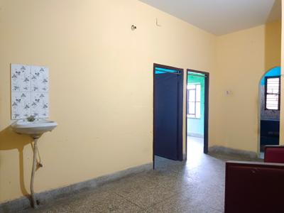Living Room Image of 800 Sq.ft 2 BHK Builder Floor for rent in Tollygunge Kolkata for Rs. 10000