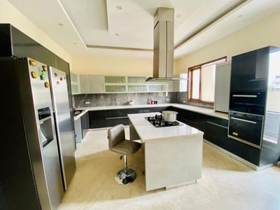 Kitchen Image of 10000 Sq.ft 12 BHK Villa for sale in Surajkund Faridabad for Rs. 135000000