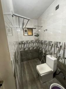 Bathroom Image of 1000 Sq.ft 2 BHK Apartment / Flat for rent in Arumbakkam Chennai for Rs. 30000