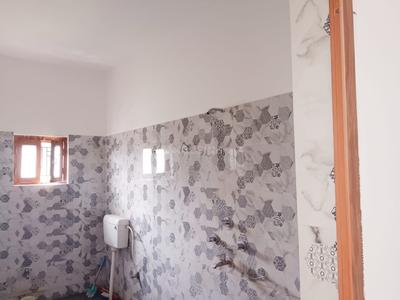 Bathroom Image of 1500 Sq.ft 2 BHK Builder Floor for rent in Navratan Hatta Purnea for Rs. 12000