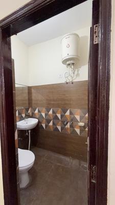 Bathroom Image of 190 Sq.ft 1 RK Apartment / Flat for rent in Kumarhatti Solan for Rs. 8000