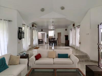 Living Room Image of 5500 Sq.ft 3 BHK Independent House for rent in Injambakkam Chennai for Rs. 200000