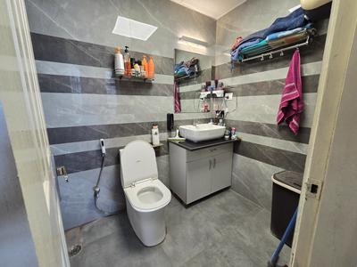 Bathroom Image of 1530 Sq.ft 2.5 BHK Apartment / Flat for sale in Ajnara Gen X, Crossings Republik Ghaziabad for Rs. 11500000