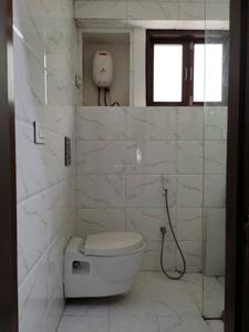 Common Bathroom Three Image of 1800 Sq.ft 4 BHK Apartment / Flat for rent in Sarita Vihar New Delhi for Rs. 75000