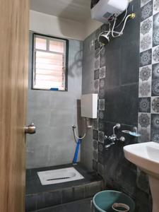 Pristine Green Common Bathroom 4