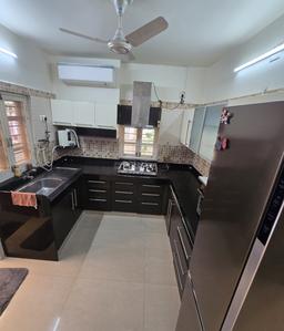 Kitchen Image of 4000 Sq.ft 4 BHK Villa for rent in Sangani Signature Bungalows, Thaltej Ahmedabad for Rs. 100000