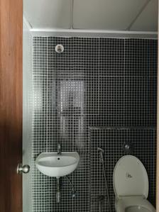 Common Bathroom Image of 1026 Sq.ft 2 BHK Apartment / Flat for rent in Lodha Lakeshore Greens, Palava Phase 2 Thane for Rs. 18000